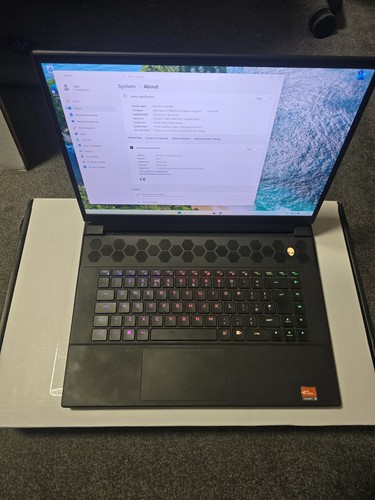 Alienware m16 amd - r1,